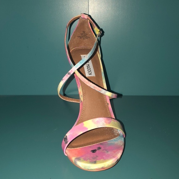 STEVE MADDEN step in these Sassy strappy heels 10 - Picture 3 of 5